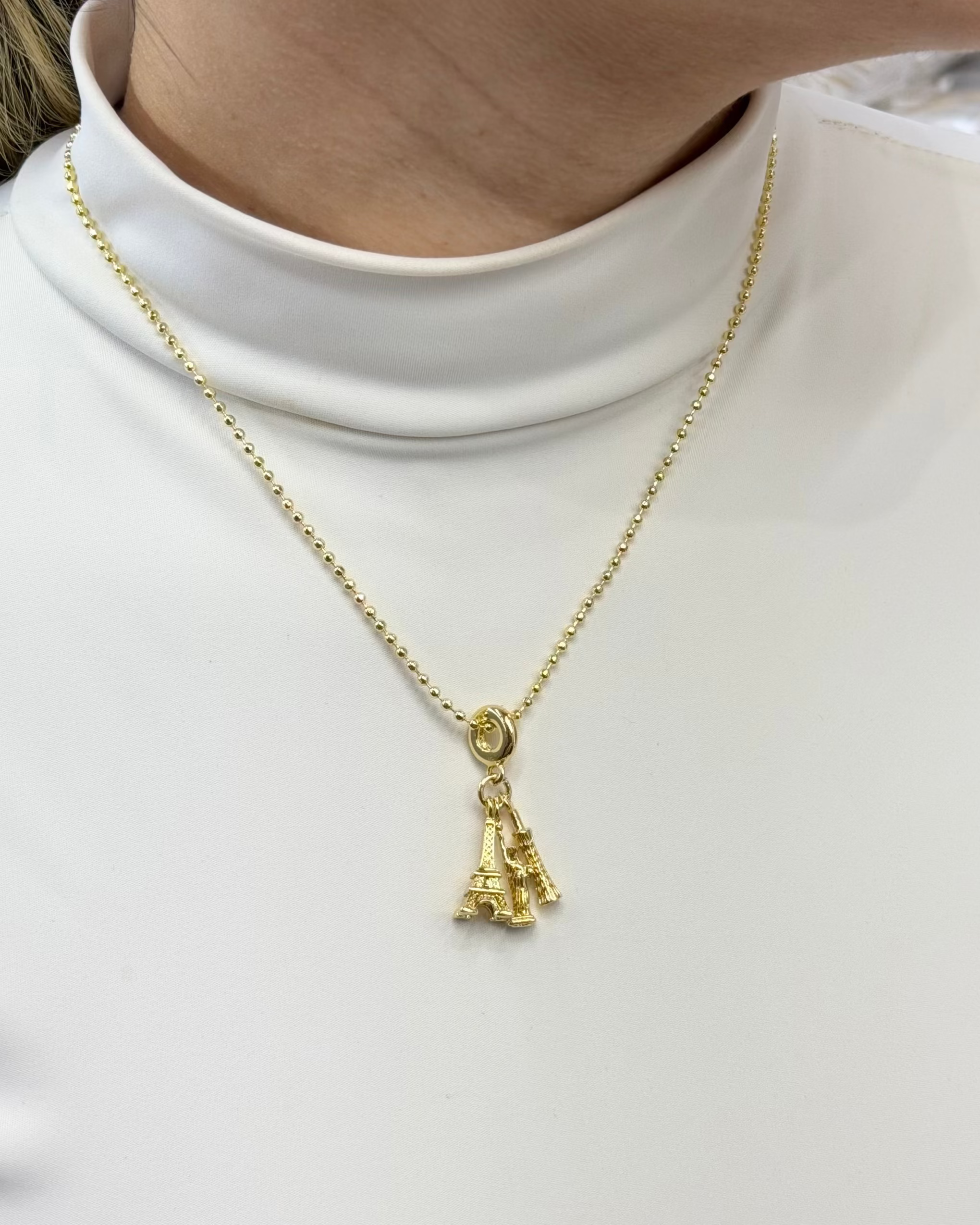 COLLAR ICONOS DEL MUNDO